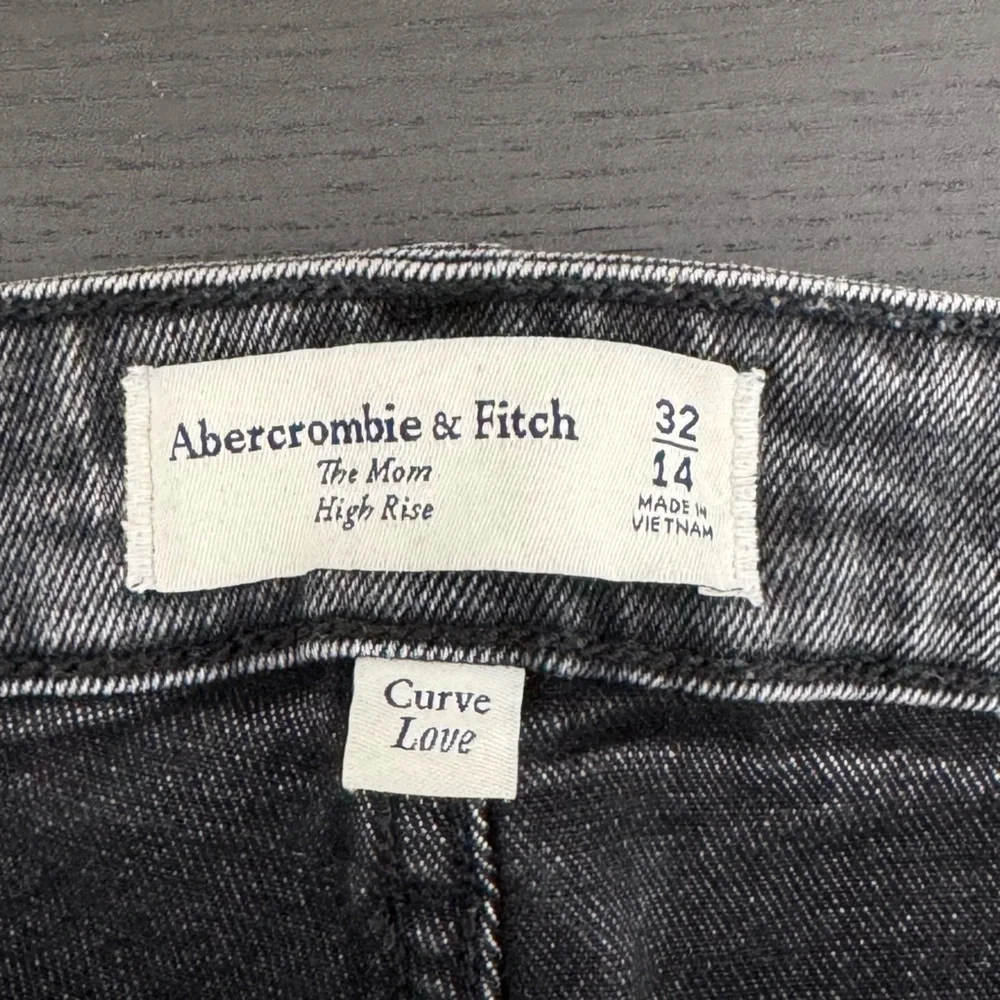 Abercrombie & Fitch Curve The Mom High Rise Jeans in a Black Faded‎ Acid Wash 14